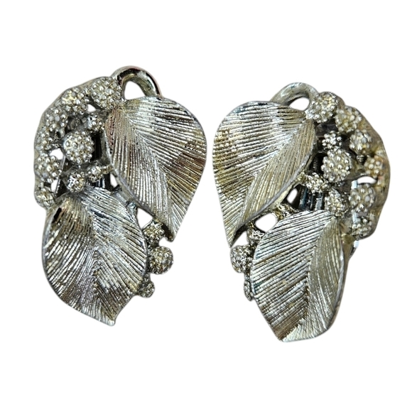 Vintage Jewelry - Lisner Vintage Leaves and Berries Brushed Metal Clip On Earrings